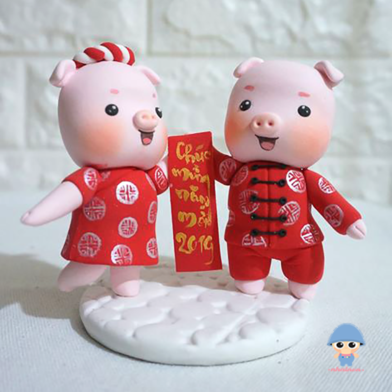 Tết ảnh cặp đôi lợn - Chào mừng đón Tết Nguyên Đán, hãy cùng ngắm nhìn bức ảnh đầy hạnh phúc của một cặp đôi lợn đáng yêu. Bức ảnh sẽ đem đến cho bạn những cảm xúc tươi vui và mong manh trong không khí đầm ấm của dịp Tết đặc biệt này.